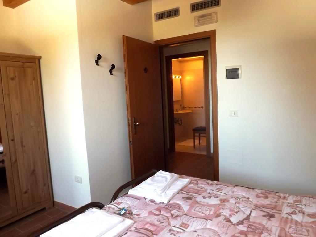 Tenuta Villa Colle Sereno Montemarciano Luaran gambar