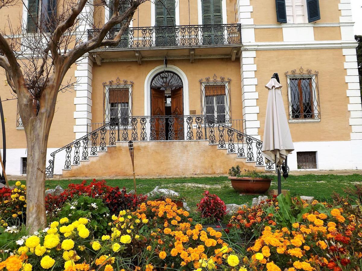 Tenuta Villa Colle Sereno Montemarciano Luaran gambar